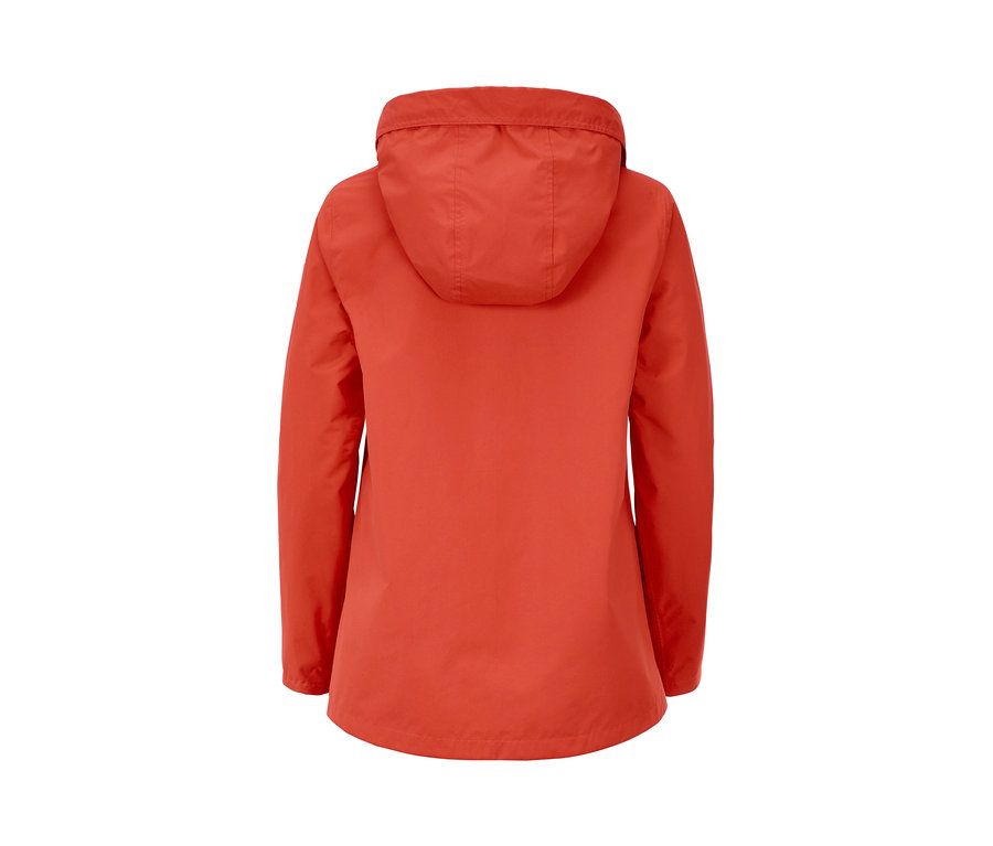 Rückansicht einer orangefarbenen Allwetterjacke mit Kapuze.