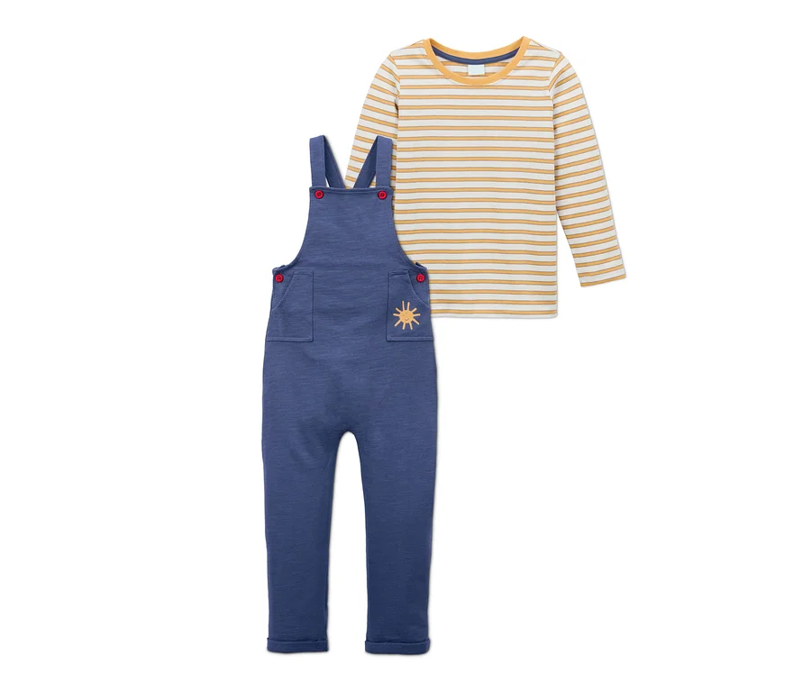 Blaue Latzhose und langärmliges Shirt mit gelben Streifen.