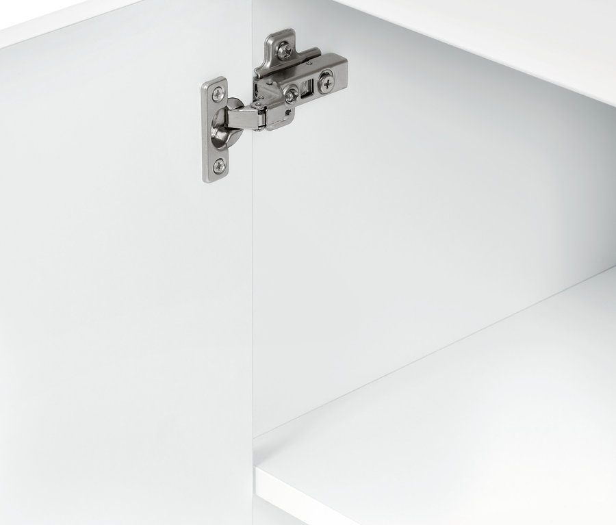 Detailansicht eines weißen Bad-Sideboards »Eklund« mit geöffneter Tür und Scharnieren.