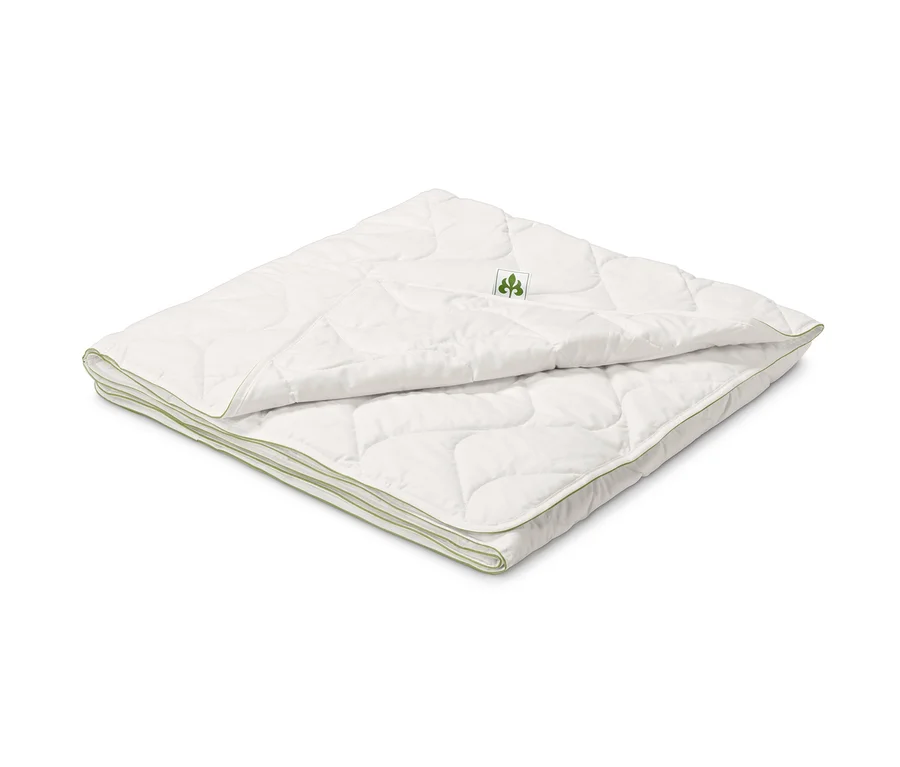 Gefaltete, weiße irisette® greenline Baumwoll-Steppbett.
