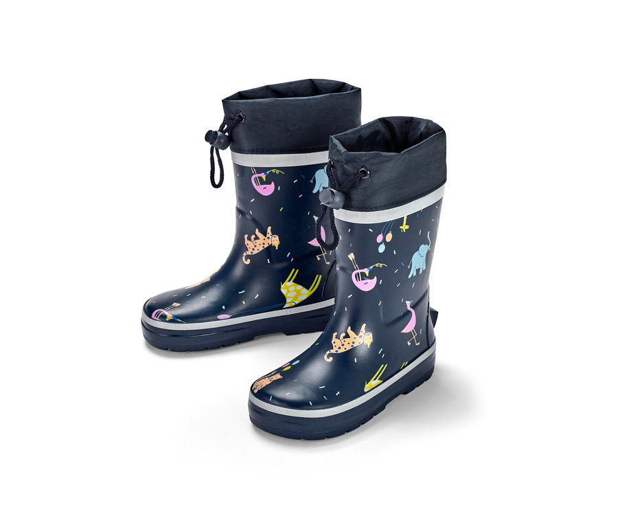 Zwei Kinder-Gummistiefel mit Tiermuster.