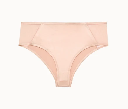 Pfirsichfarbener Slip mit transparenten Einsätzen an den Seiten.