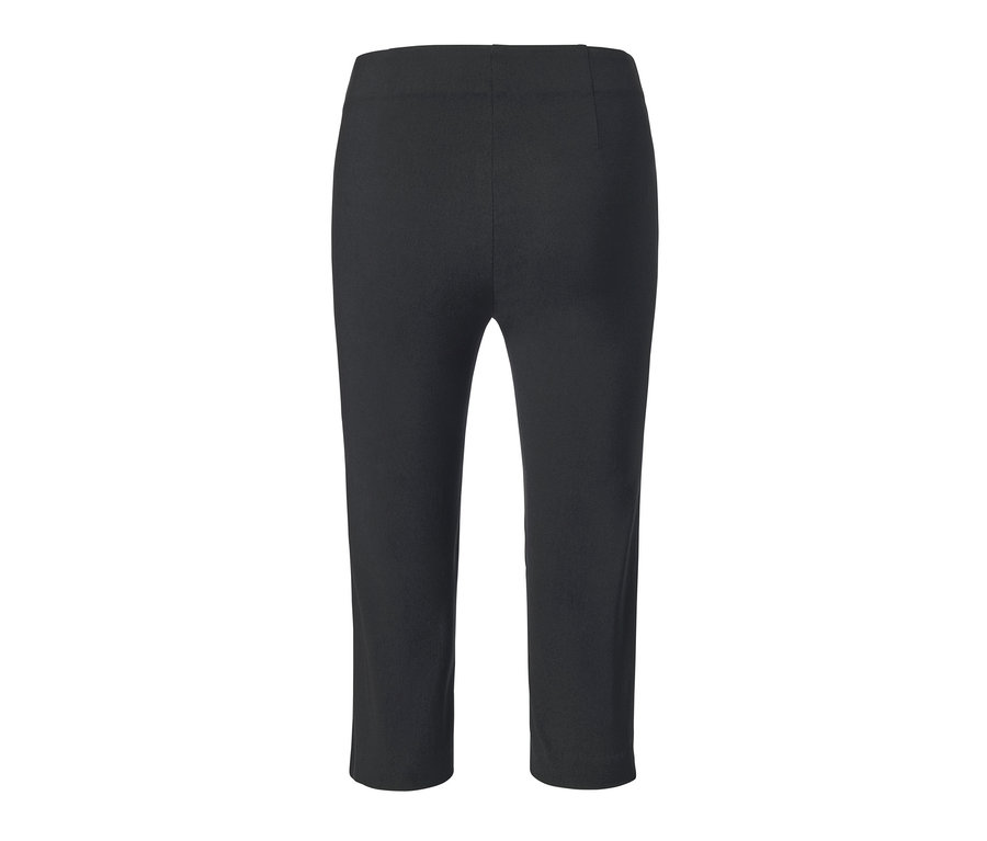 Eine schwarze 3/4-Stretchhose.