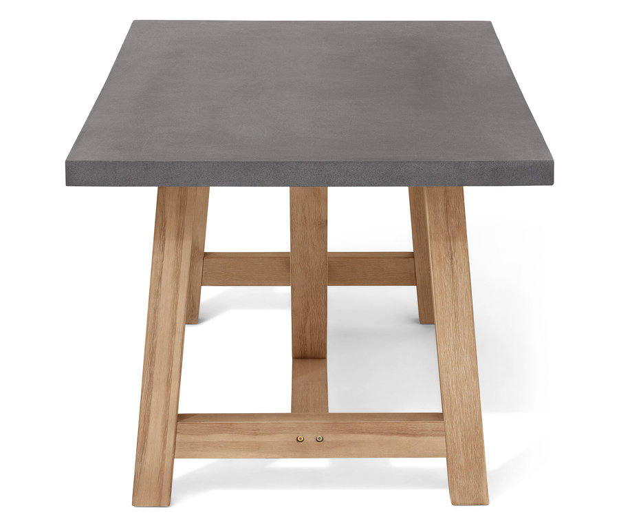 Detailansicht eines grauen Tisches mit Holzbeinen.