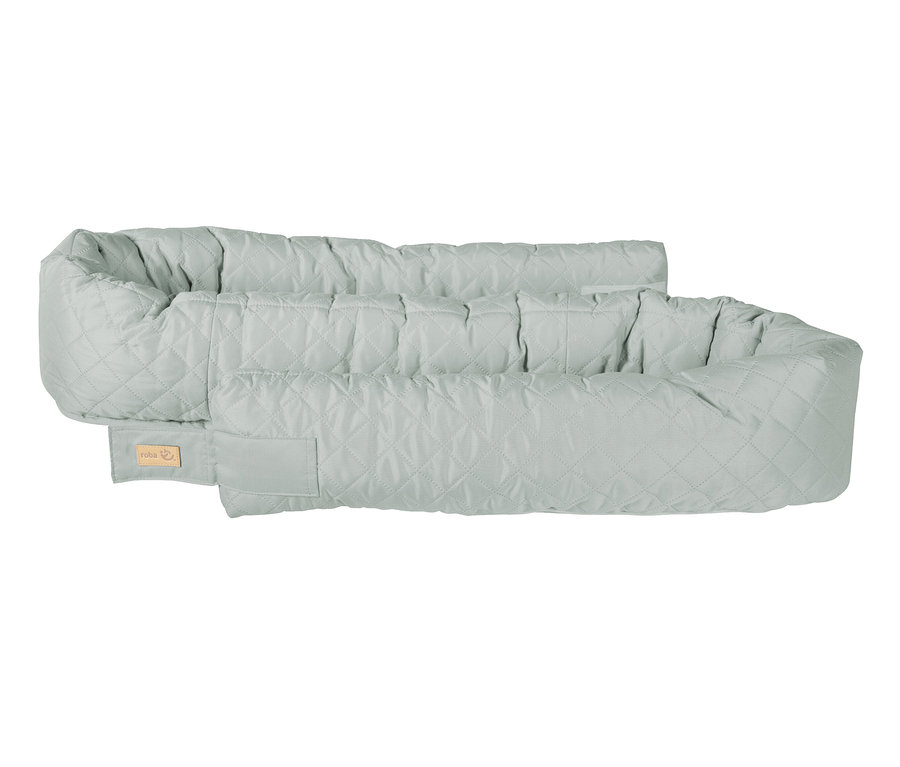 Eine grüne Roba 3-in-1 Babylounge auf weißem Hintergrund.