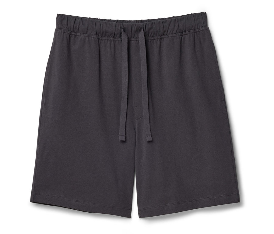 Dunkelgraue Shorts mit Kordelzug liegen auf einem weißen Hintergrund.