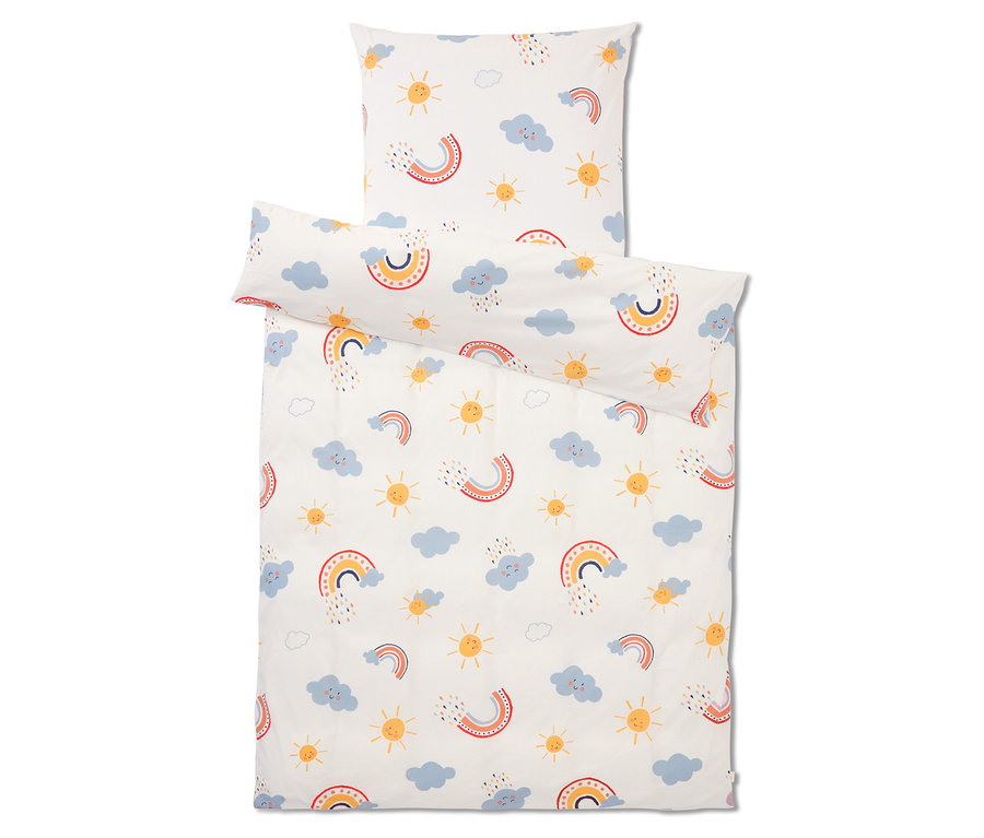 Bettwäsche mit einem Muster aus Regenbögen, Sonnen und Wolken.