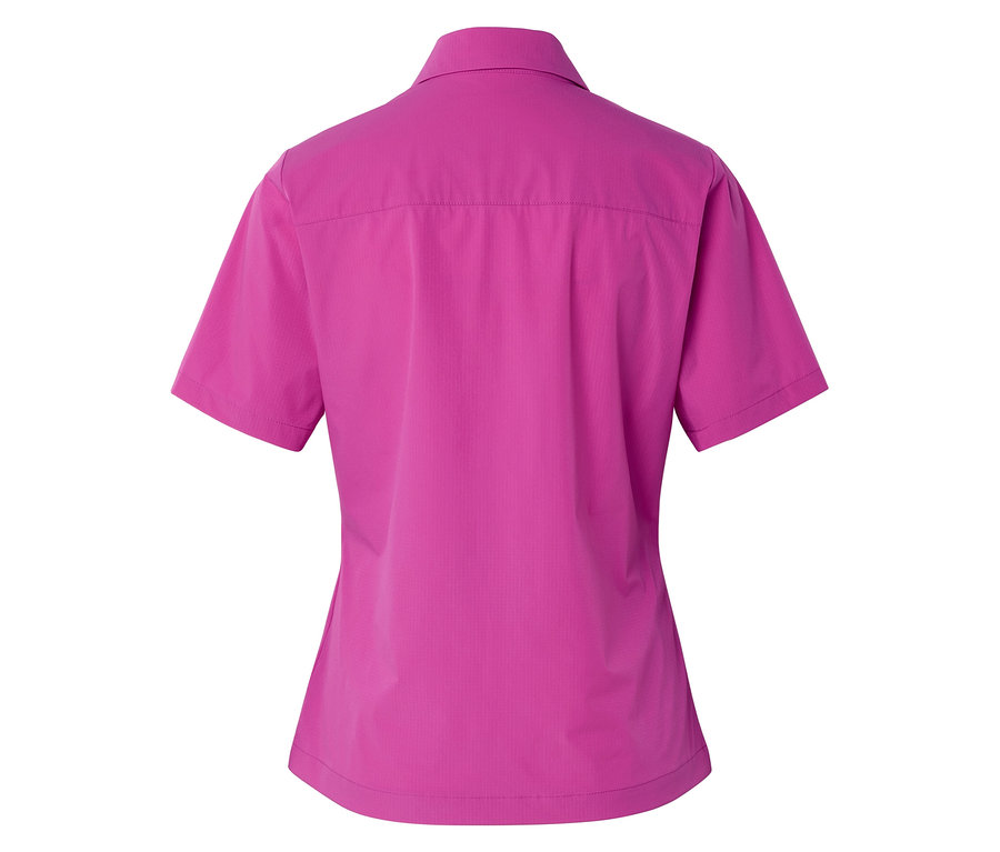 Rückansicht eines pinkfarbenen, kurzärmeligen Hemdes mit Kragen.