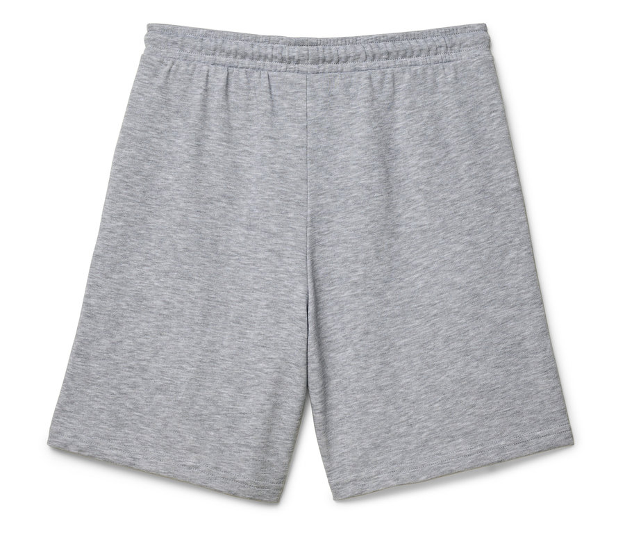 Graue Shorts mit Gummizug auf einem weißen Hintergrund.