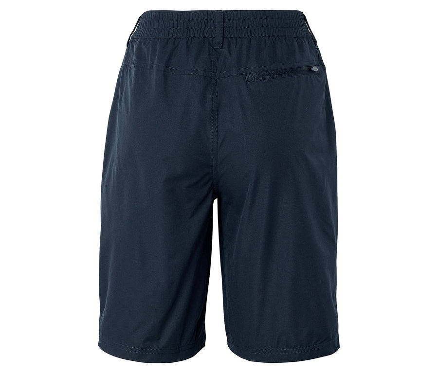 Dunkelblaue Shorts mit Gummibund, von hinten aufgenommen.