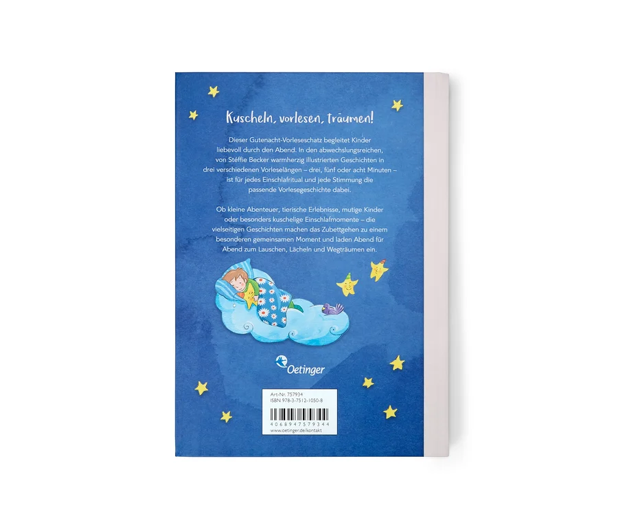 Rückseite eines Kinderbuchs mit blauem Hintergrund und gelben Sternen. Ein Kind mit braunen Haaren schläft auf einer weißen Wolke unter einer grünen Decke. Titel: „Kuscheln, vorlesen, träumen!“