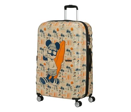Beiger Koffer mit einem Muster aus Mickey Mouse mit Sonnenbrille und Surfbrett, umgeben von Palmen, Wellen und kleineren Mickey Mouse Figuren. Der Koffer hat einen schwarzen ausziehbaren Griff und vier Rollen.