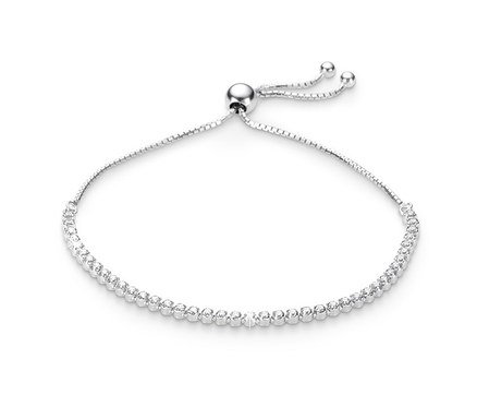 Silberarmband mit Zirkonia auf weißem Hintergrund.