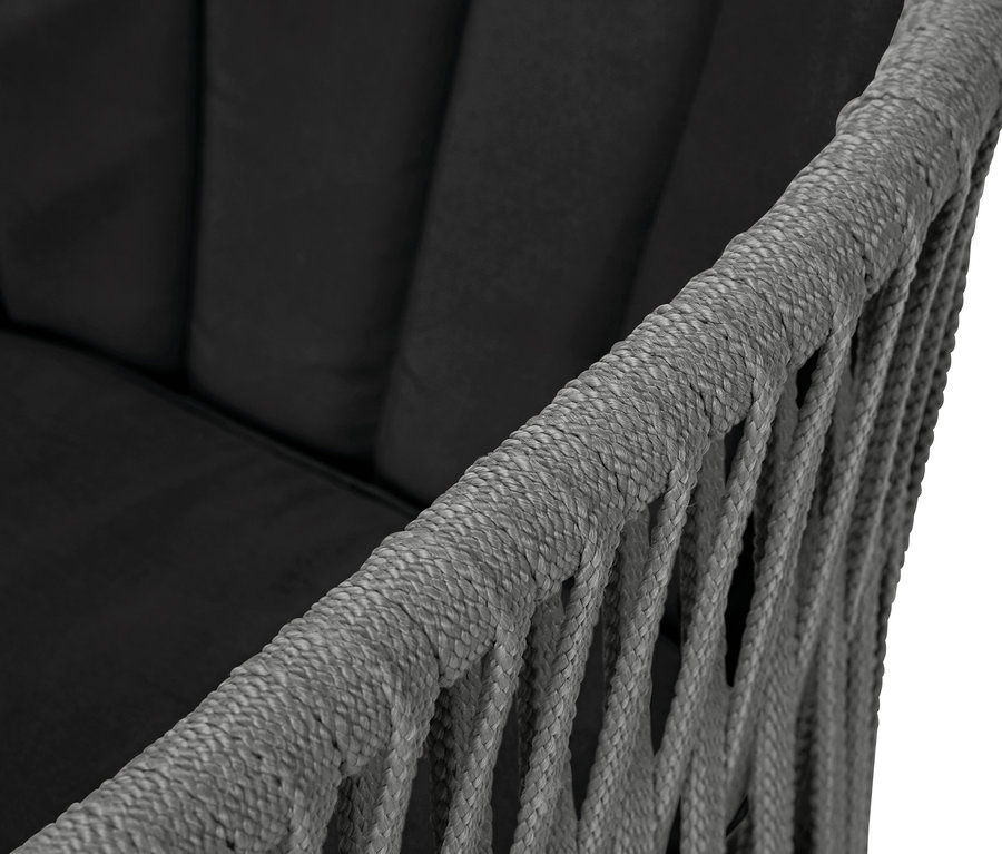 Detailaufnahme eines Dining-Sessels mit Textilgeflecht und grauer Polsterung.