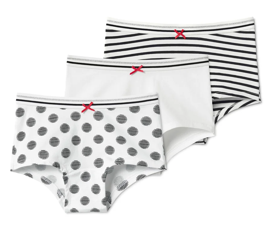 Drei Mädchen-Pantys: eine mit schwarzen Punkten, eine weiße und eine mit schwarzen Streifen.
