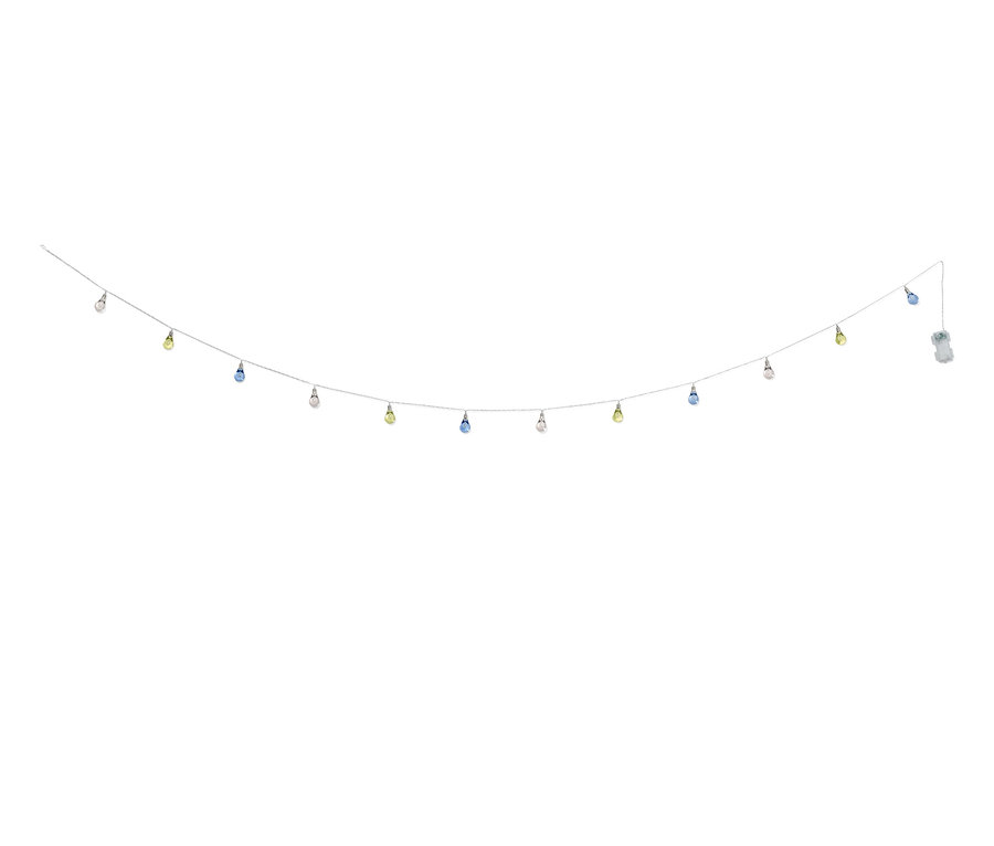 Eine LED-Lichterkette mit bunten Birnen.