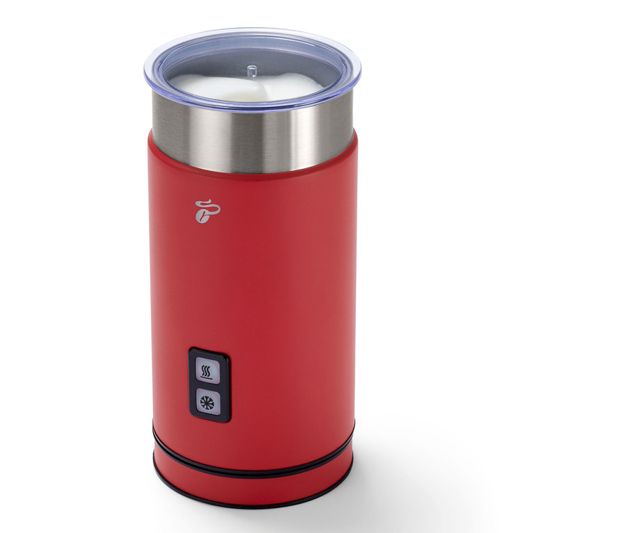 Ein roter elektrischer Milschaufschäumer.