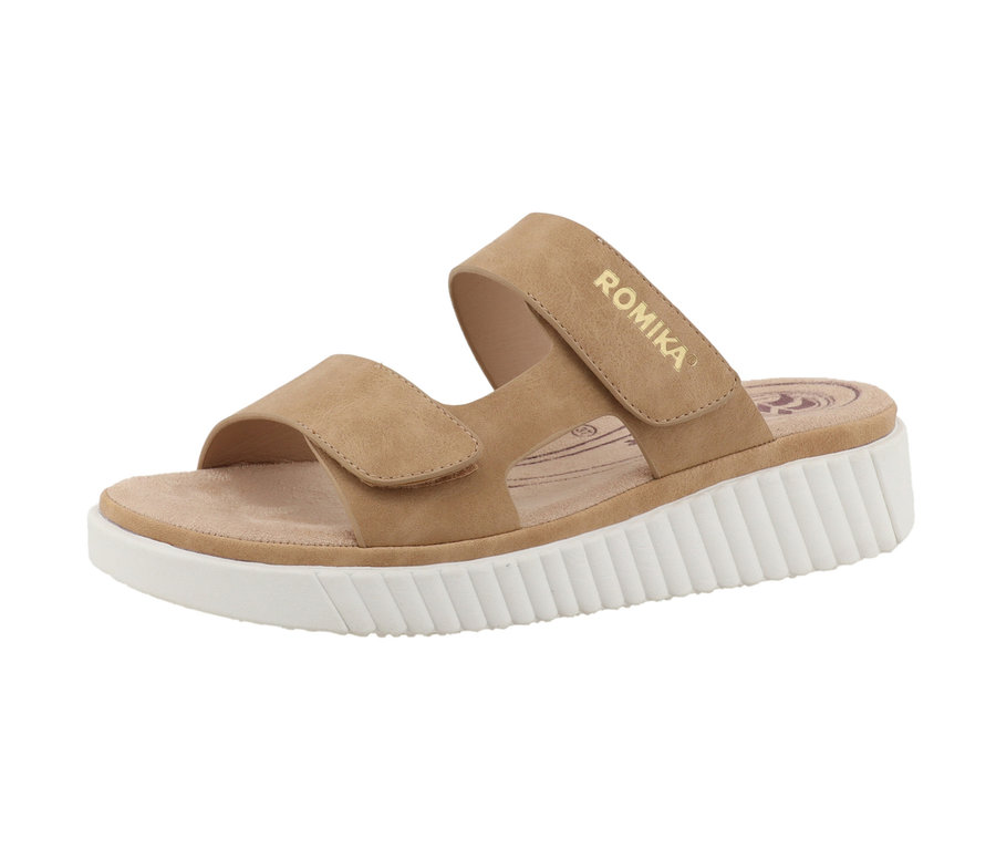 Ein Romika Sandale, PU sand, mit weißer Plateausohle.