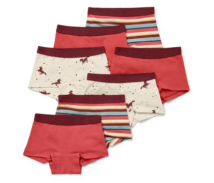 Sechs Jungen-Boxershorts mit elastischem Bund. Zwei sind rot, zwei mit Pferde- und Sternenmuster und zwei gestreift.