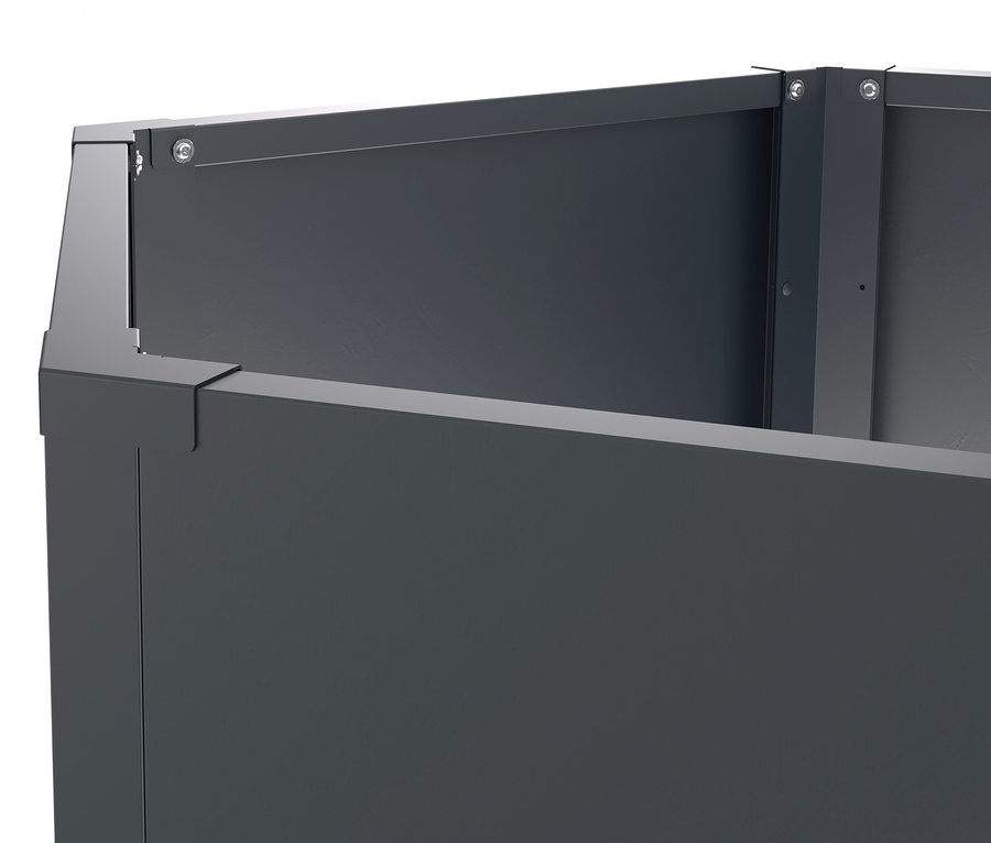Detailansicht eines grauen Hochbeets aus Metall.
