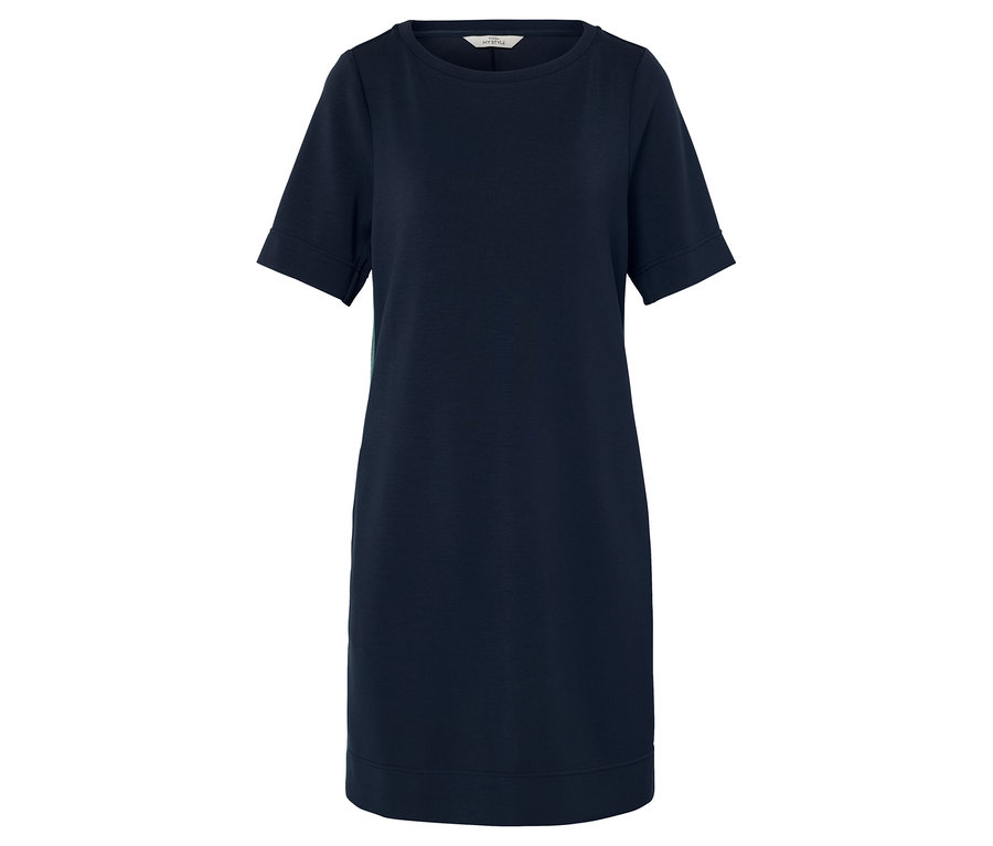 Ein blaues T-Shirt-Kleid mit kurzen Ärmeln.