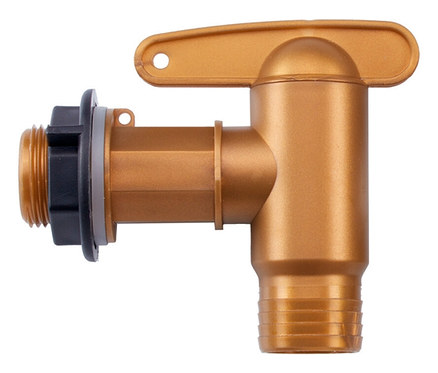 Goldener Wasserhahn mit schwarzem Anschlussstück.