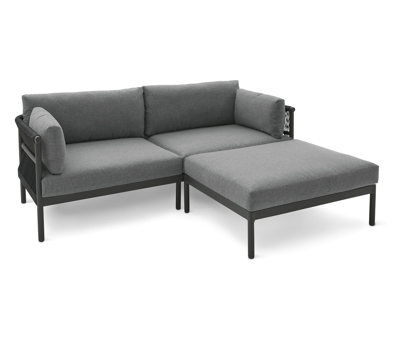 Graues Ecksofa mit Ottomanen auf einem weißen Hintergrund.