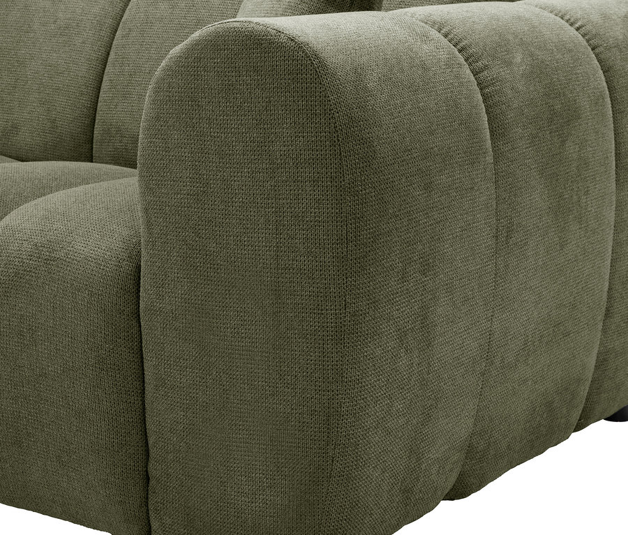 Nahaufnahme eines olivgrünen Sofas mit abgerundeten Armlehnen.