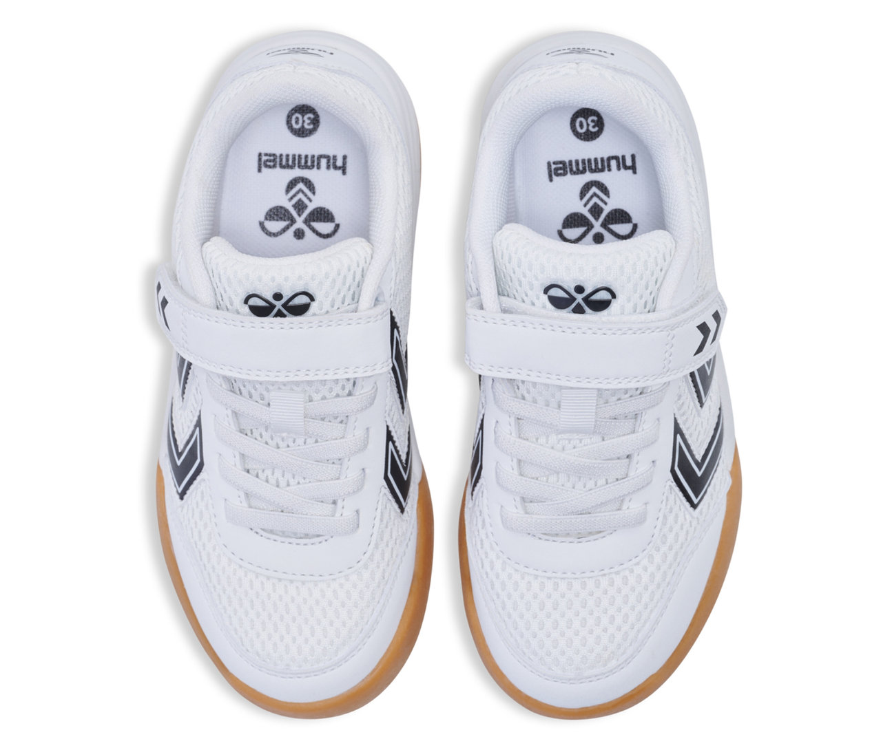 Draufsicht auf ein Paar weiße hummel® Multiplay Flex VC JR Schuhe mit Klettverschluss und brauner Sohle.