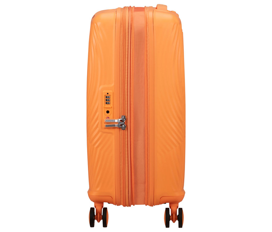 Nahaufnahme eines orangefarbenen American Tourister Mickey Magic Trolley Koffers.