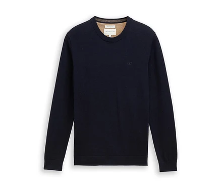 Ein marineblauer Tom Tailor Strickpullover, Knitted Navy Melange, mit kleinem Logo auf der Brust und kontrastierendem hellbraunem Innenkragen, auf weißem Hintergrund.