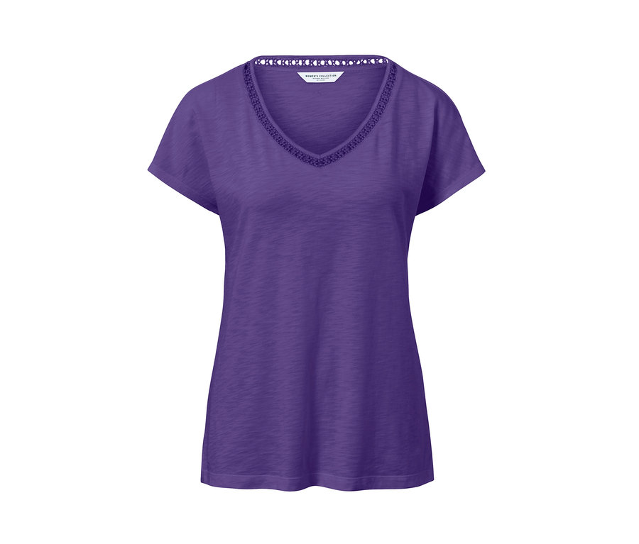 Lila Shirt aus Modalmix mit kurzen Ärmeln und V-Ausschnitt.