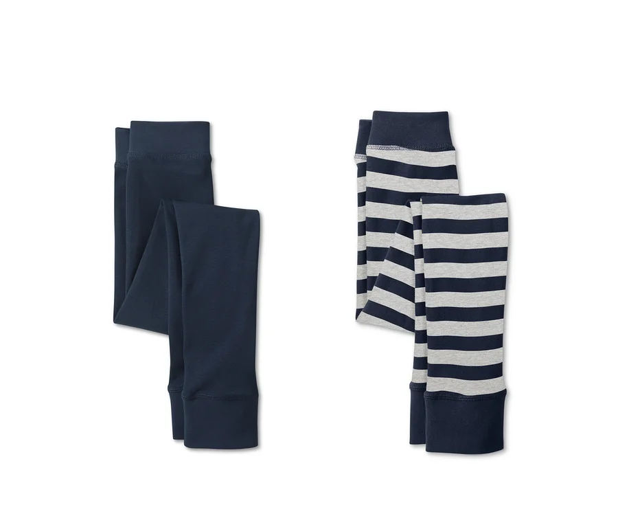 Zwei lange Unterhosen: eine marineblau, eine grau mit marineblauen Streifen.