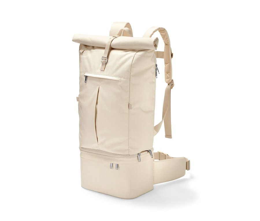 Beiger 3-in-1-Reiserucksack vor weißem Hintergrund.