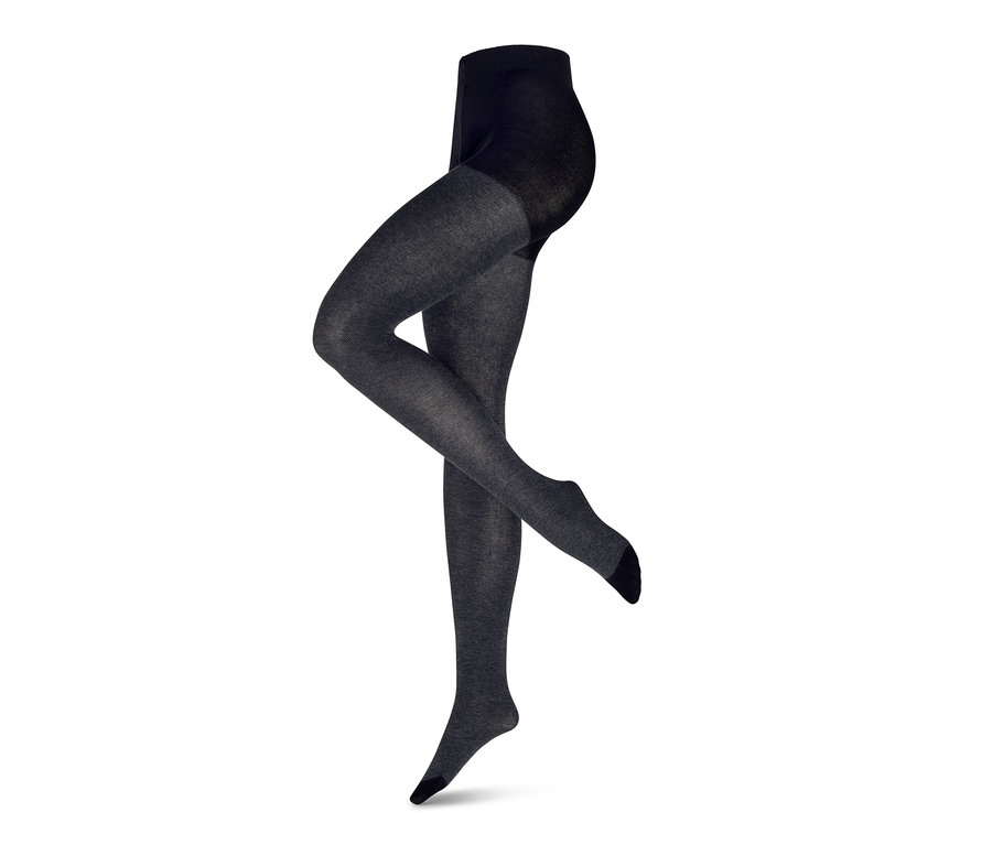 Beine einer Schaufensterpuppe tragen eine Struktur-Strumpfhose.