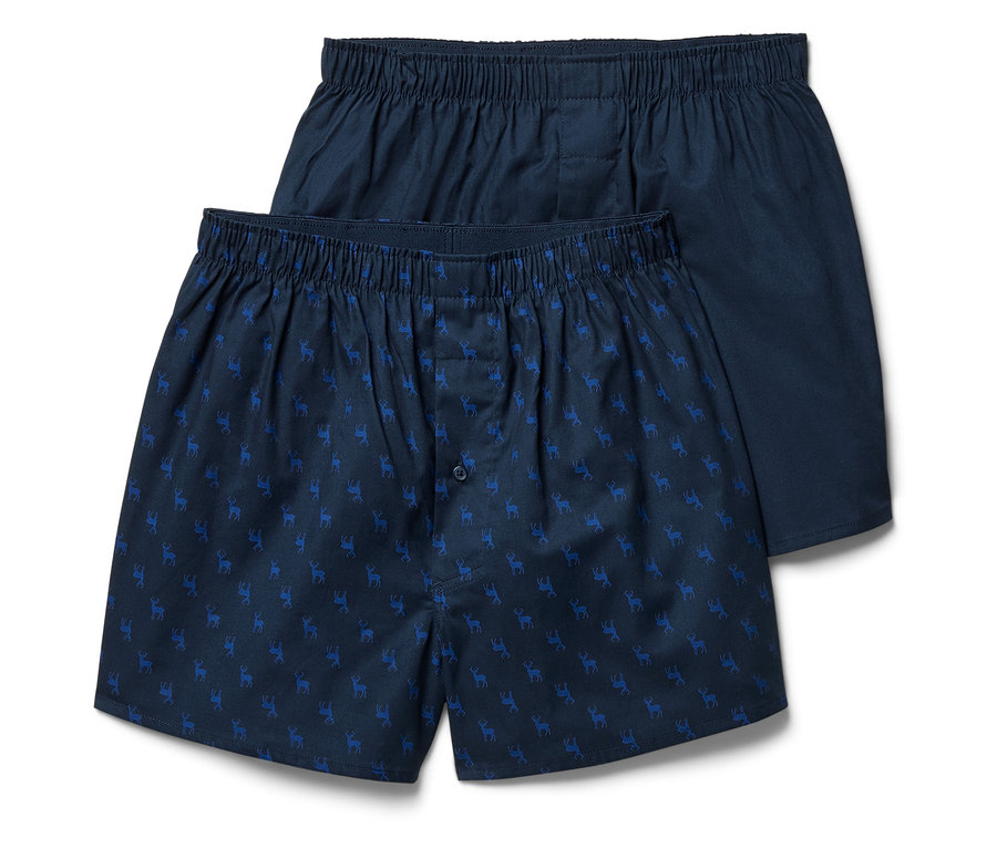 Zwei blaue Herren-Boxershorts mit hellblauem Rentier-Muster.
