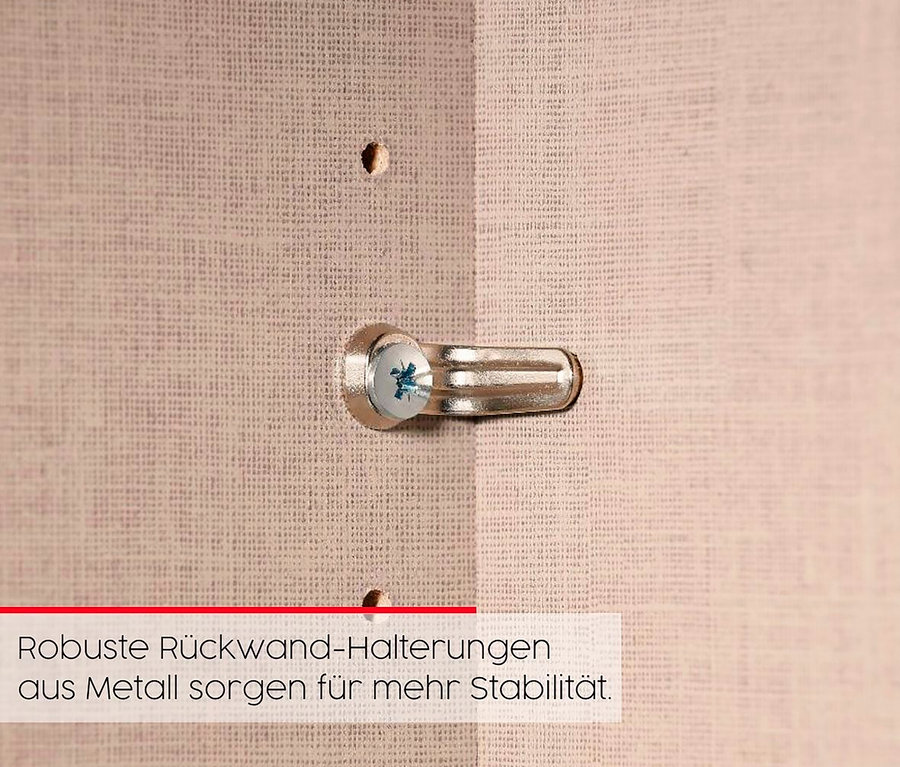 Detail einer Metallhalterung zur Befestigung der Rückwand an einem Holzrahmen.