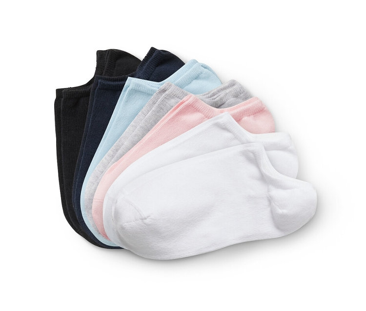 Sieben Paar Sneakersocken in verschiedenen Farben.