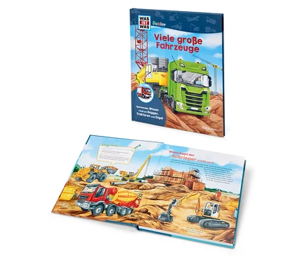 Zwei aufgeschlagene Bücher. Auf dem oberen Buch sind der Titel "Viele große Fahrzeuge" und Abbildungen von Lastwagen zu sehen. Das untere Buch zeigt verschiedene Fahrzeuge auf einer Baustelle.