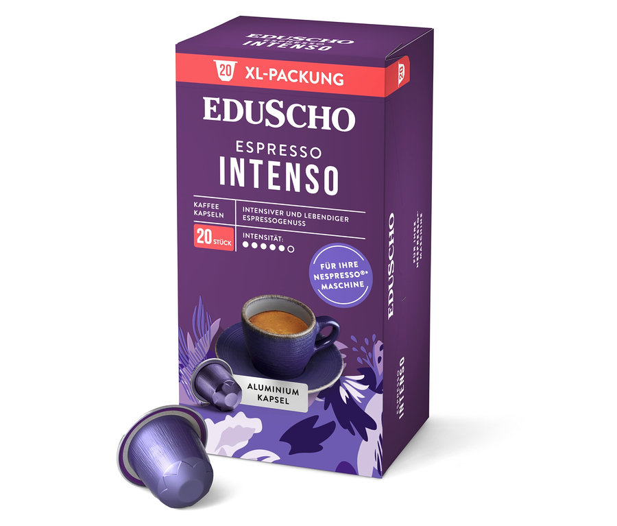 Eine Packung Eduscho Espresso Intenso Kaffeekapseln steht neben einer Kapsel und einer Tasse Kaffee.