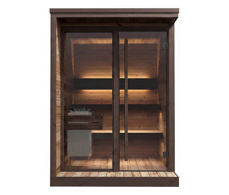 Eine moderne Holzsaunakabine mit klaren Glastüren, hellem Holzboden und -bänken, einem Saunaofen mit Steinen und warmer Streifenbeleuchtung.