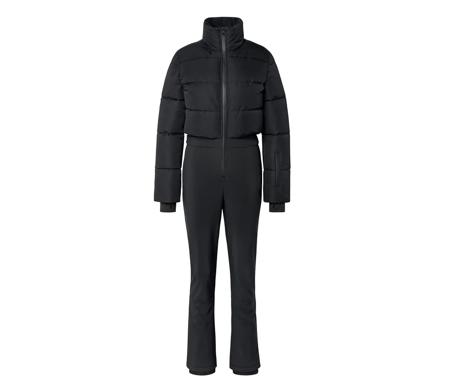 Ein schwarzer, einteiliger Skianzug mit einer hochgeschlossenen, gepolsterten Jacke und schmal geschnittenen Hosen, mit durchgehendem Reißverschluss.
