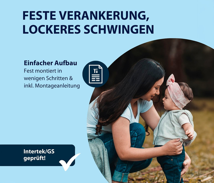 Eine Frau beugt sich zu einem Baby mit rosa Schleife, hält es sanft an der Taille. Die Szene vermittelt Freude und Sicherheit, passend zur HUDORA Baby-Hochschaukel.