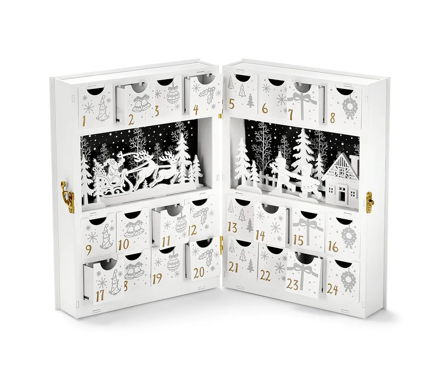 Geöffneter, weißer LED-Adventskalender mit einer schwarzen Papierszene eines von Rentieren gezogenen Schlittens.