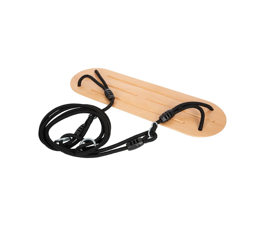 Helle small foot XL-Brettschaukel aus Holz mit schwarzen Seilen und Metallringen.