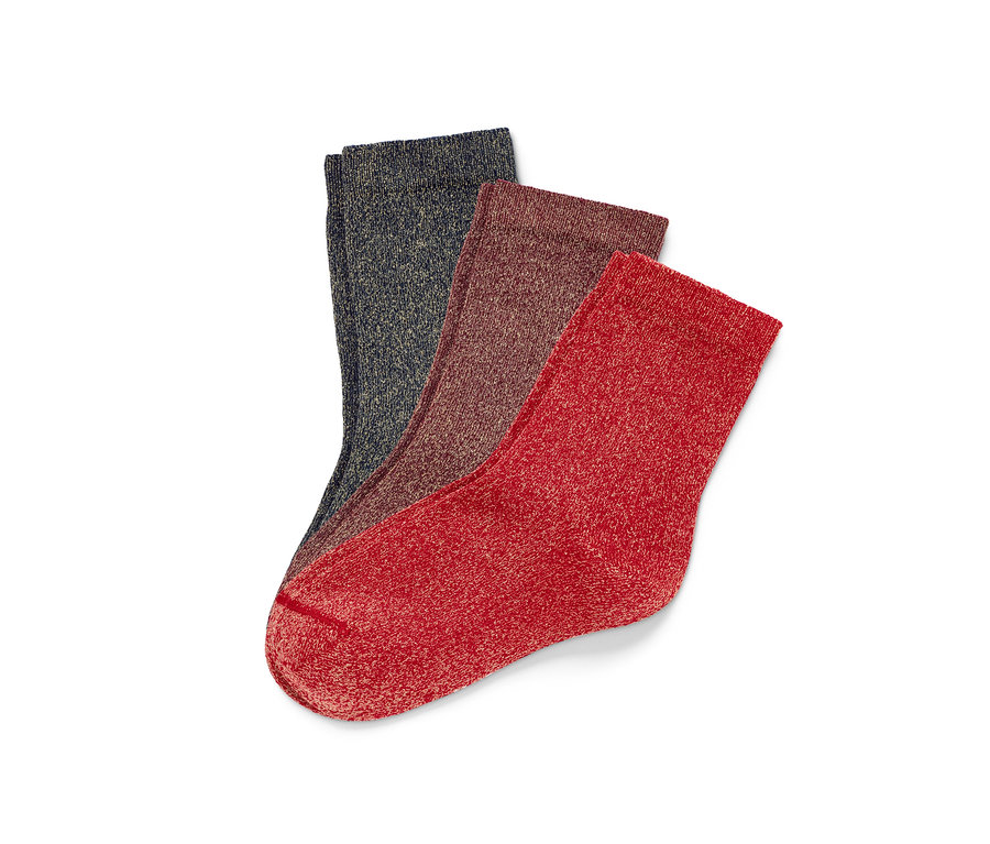Drei Paar Kinder-Glitzersocken liegen übereinander.