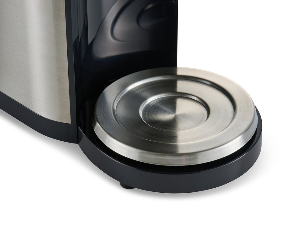 Detailansicht einer elektrischen Kaffeemühle mit Waage.