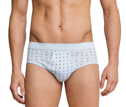 Mann trägt 2 SCHIESSER Slips in Feinripp, hellblau.