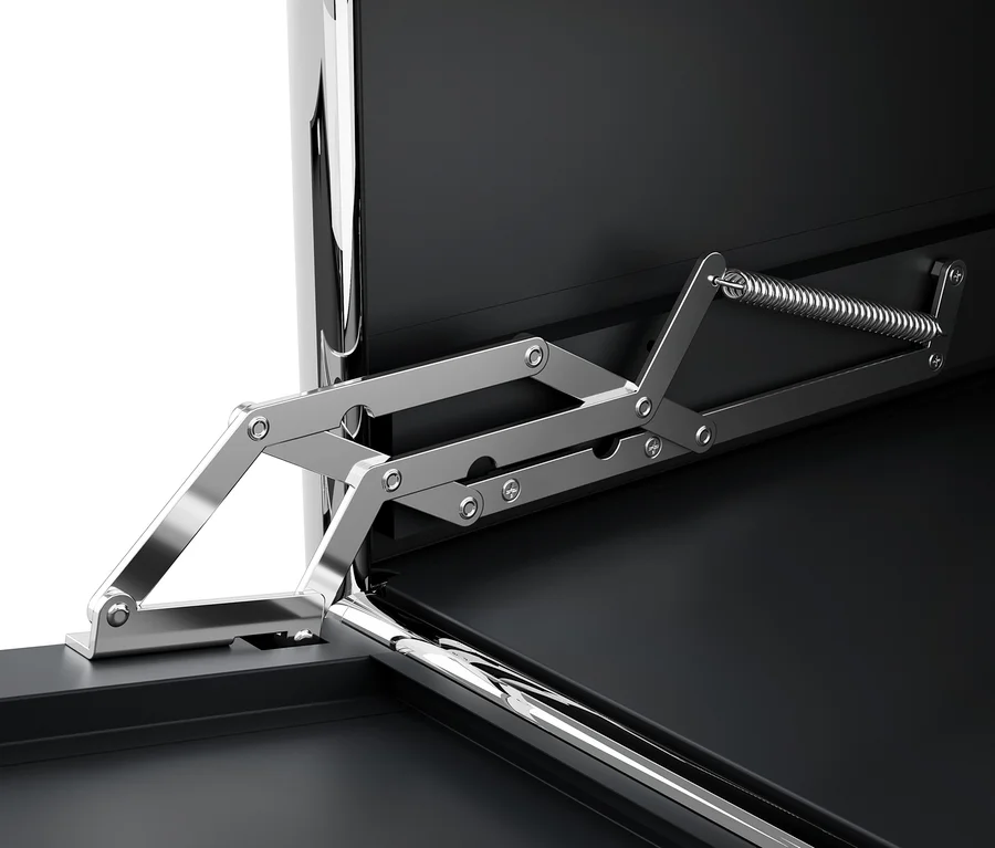 Detailansicht des Öffnungsmechanismus einer schwarzen Metallkommode CN3.