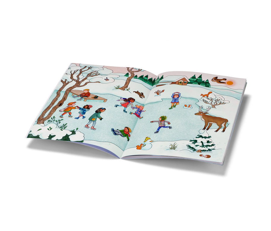 Aufgeschlagenes Buch mit Illustration einer Winterszene, in der Kinder auf dem Eis Schlittschuh laufen. "Mein Stickerbuch Winter" ist sichtbar.
